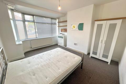 4 bedroom semi-detached house to rent, Parkville Road, Manchester, M20