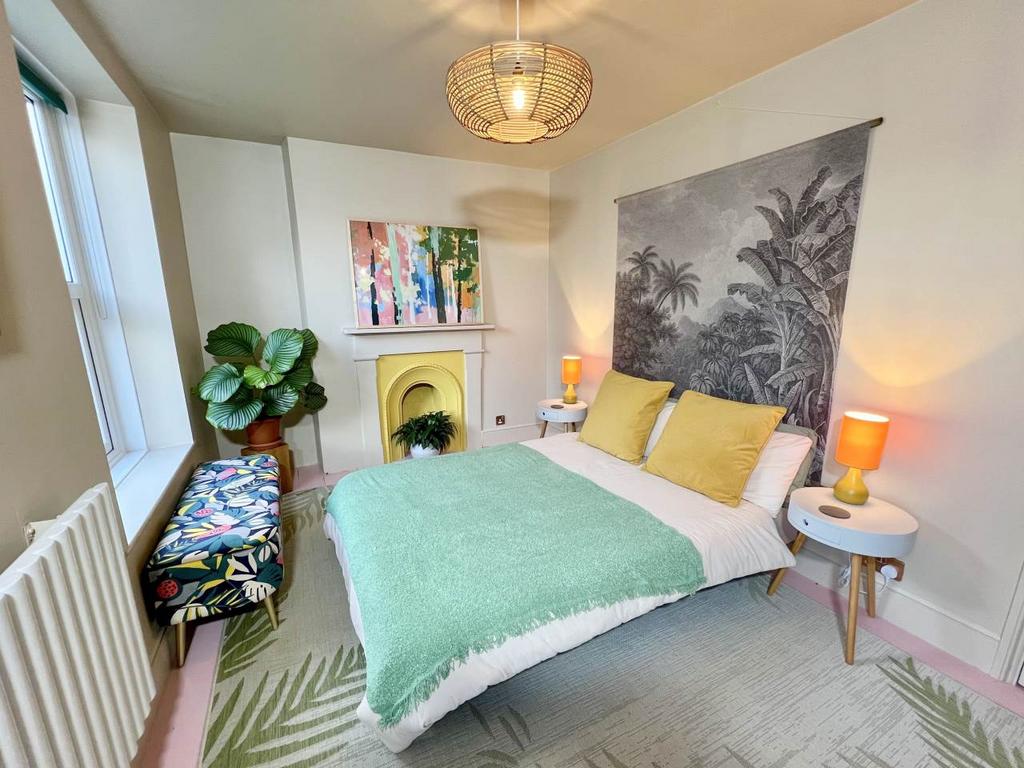 Front bedroom 1