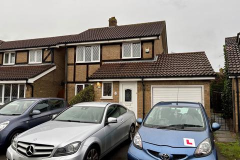 6 bedroom detached house to rent, Caddy Close, Egham, Surrey, TW20