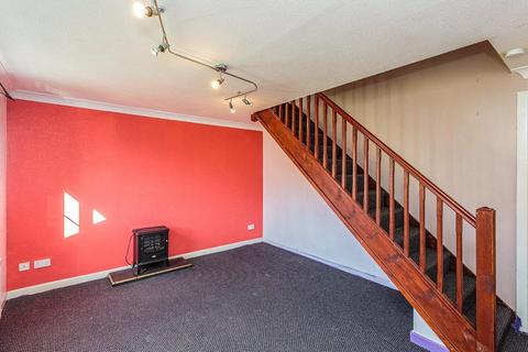 2 bedroom terraced house to rent, Hillview Road, Preston PR4