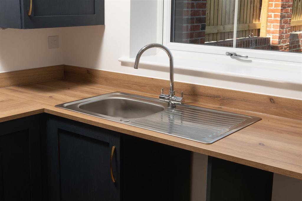 006 Newett Parsons Green  Plot22 Kitchen.jpg