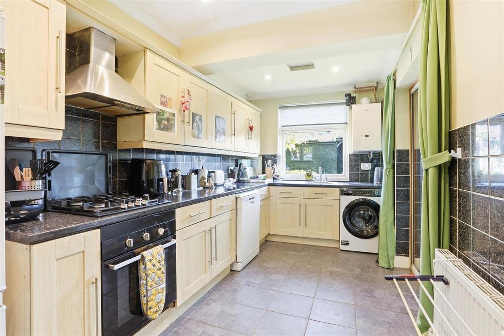 1577563810 - 15 Barrow Avenue SM5 - 11.jpg