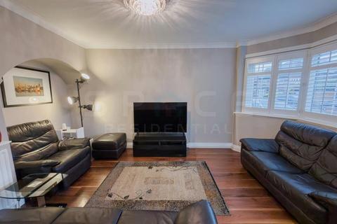 undefined, 3 Double bedroom house in Ranelagh Close HA8
