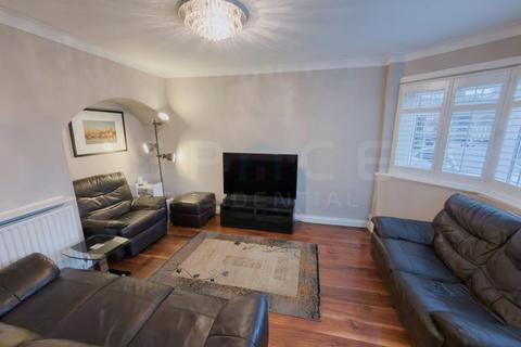undefined, 3 Double bedroom house in Ranelagh Close HA8