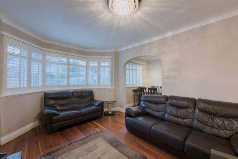 undefined, 3 Double bedroom house in Ranelagh Close HA8