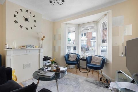 3 bedroom terraced house to rent, Cavendish Avenue, Gillingham