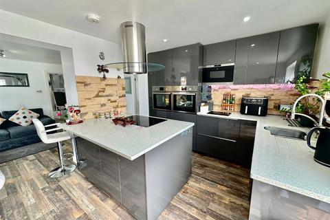 5 bedroom detached house for sale, Tiverton Drive, Warwickshire CV11
