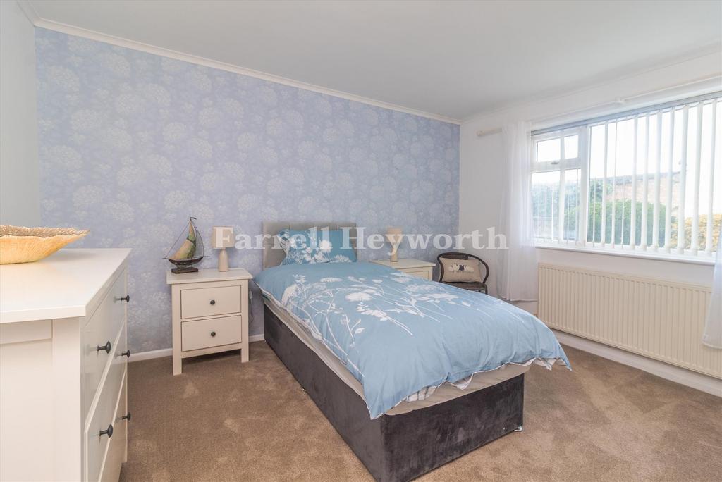 Bedroom 1 image 2