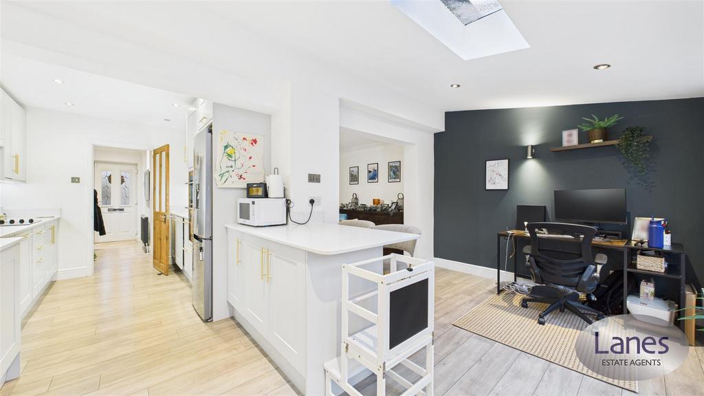 CAM05136 G0-PR0176-STILL017.jpg