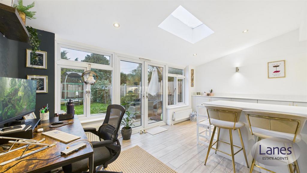 CAM05136 G0-PR0176-STILL015.jpg