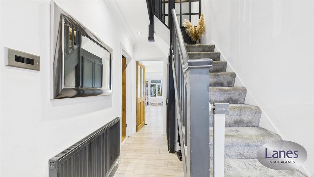 CAM05136 G0-PR0176-STILL009.jpg