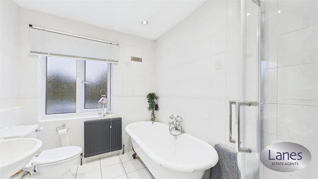 CAM05136 G0-PR0176-STILL001.jpg