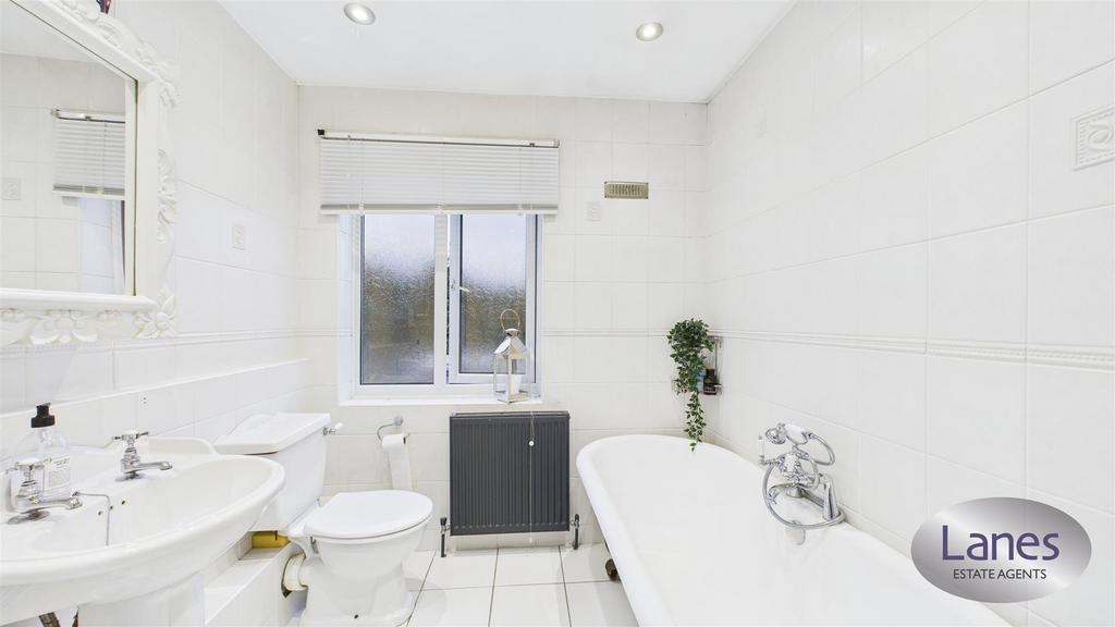 CAM05136 G0-PR0176-STILL003.jpg