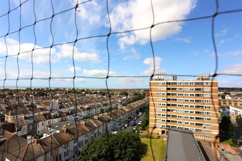 1 bedroom flat to rent, Goldstone House, Clarendon Road, Hove