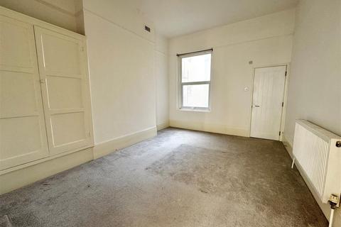 1 bedroom apartment to rent, Alhambra Road, Southsea