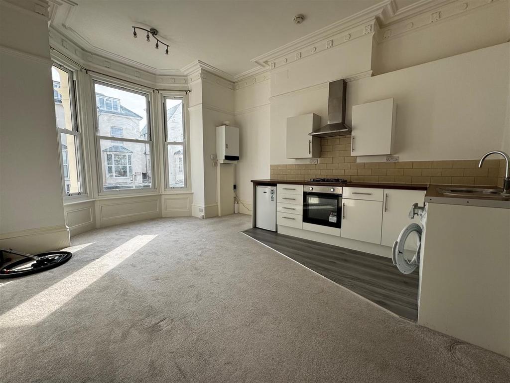 Lounge/Kitchen