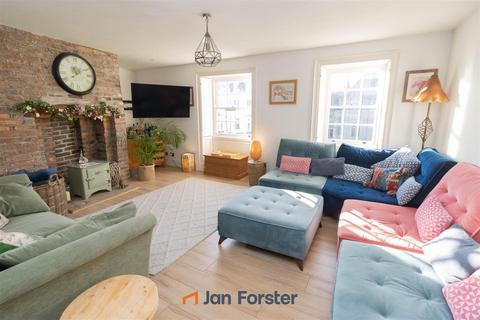 2 bedroom apartment for sale, Front Street, Tynemouth, North Shields