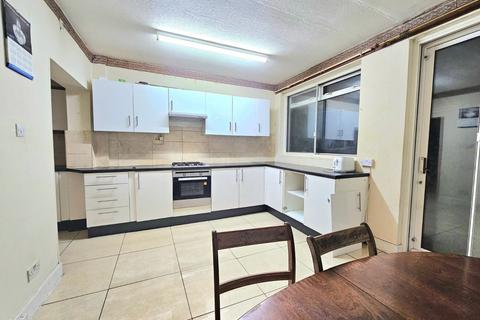 undefined, Mornington Crescent, Hounslow, TW5