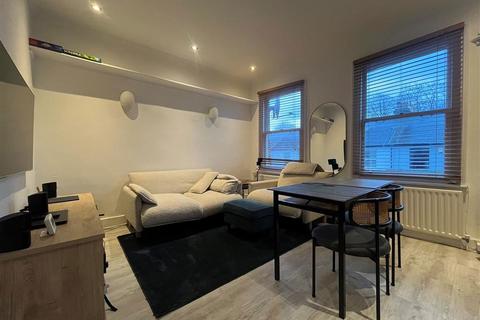 undefined, Sandycombe Road, Kew TW9