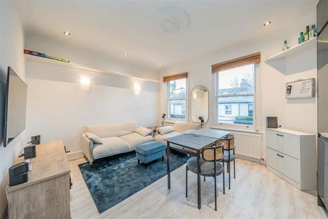 1 bedroom flat to rent, Sandycombe Road, Kew TW9