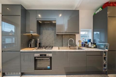 1 bedroom flat to rent, Sandycombe Road, Kew TW9