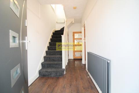4 bedroom semi-detached house to rent, Wardown Crescent Luton LU2 7JU