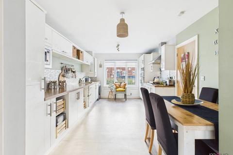 4 bedroom detached house for sale, Quayside Way, Gloucester GL2