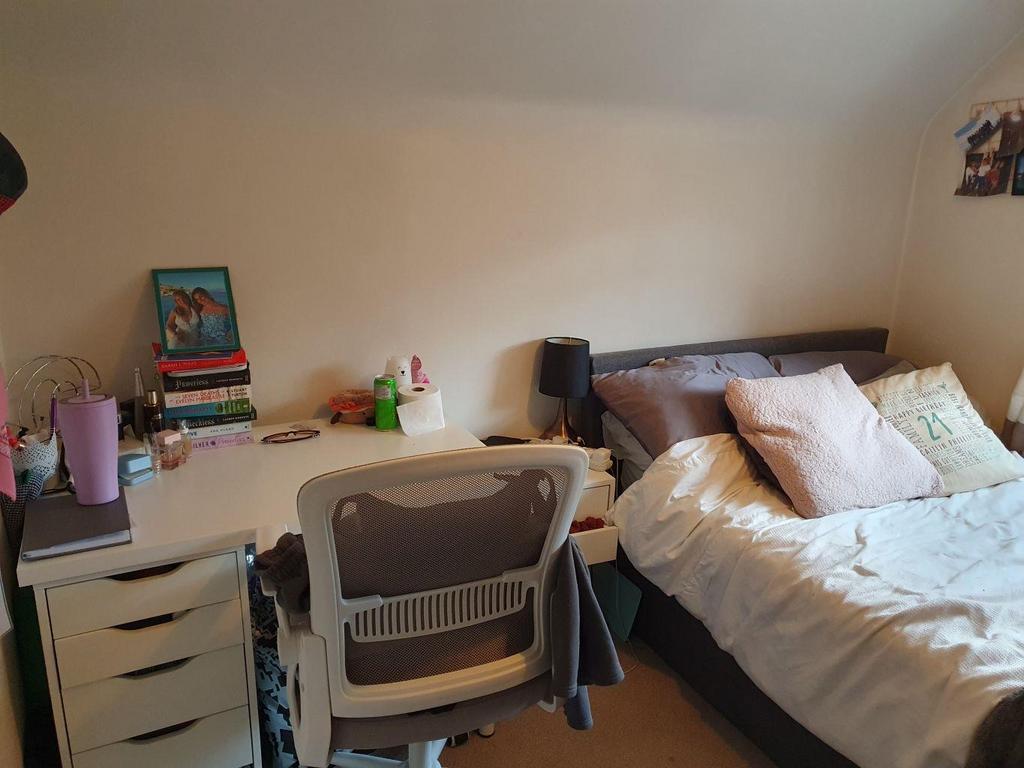 Bedroom 2..jpg