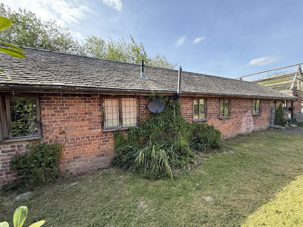 Accommodation Comprises