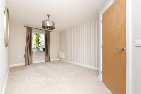 2 bedroom ground floor flat for sale, Outwood Lane, Chipstead, Surrey