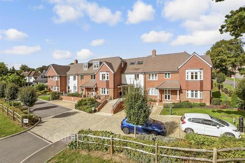 2 bedroom ground floor flat for sale, Outwood Lane, Chipstead, Surrey