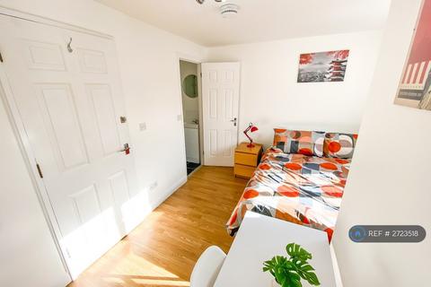 1 bedroom in a house share to rent, Masthouse, London, E14