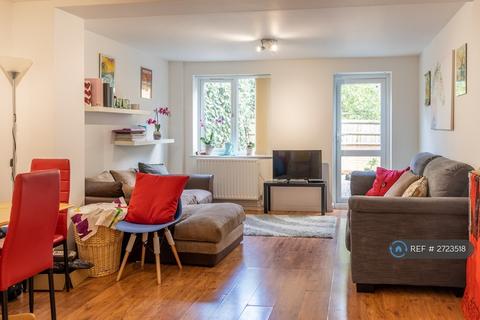 1 bedroom in a house share to rent, Masthouse, London, E14