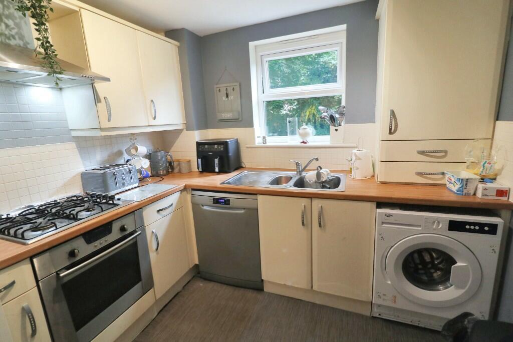Kitchen 2.jpeg