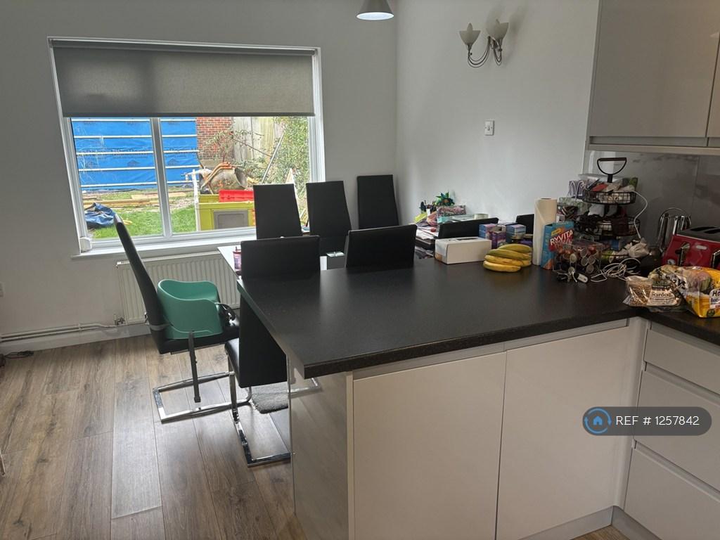 Kitchen / Dining