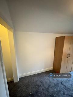 Studio to rent, The Vale, London, NW11