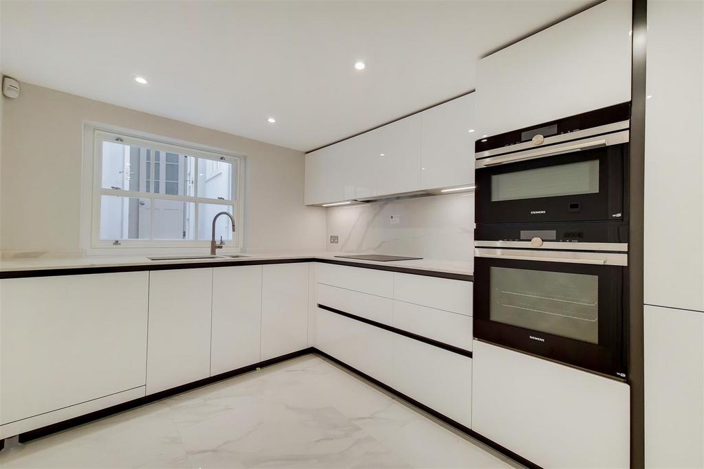 3. Kitchen 1.jpg