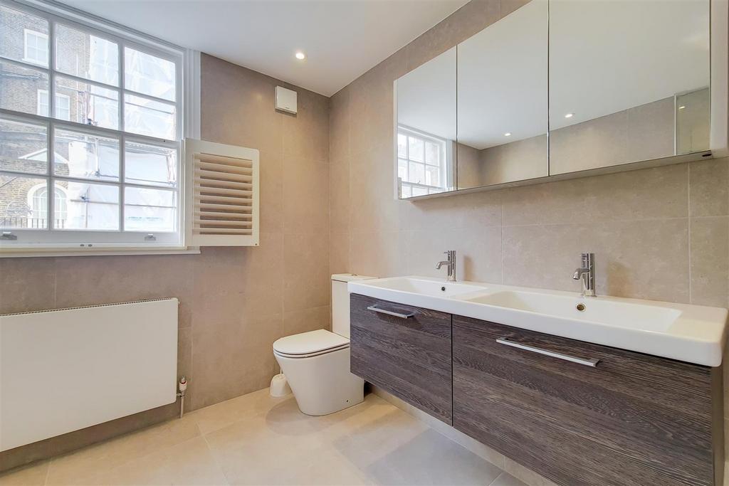 16. Ensuite 1.jpg