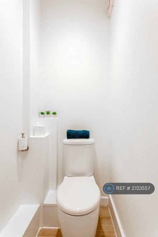 Modern Private Bathroom