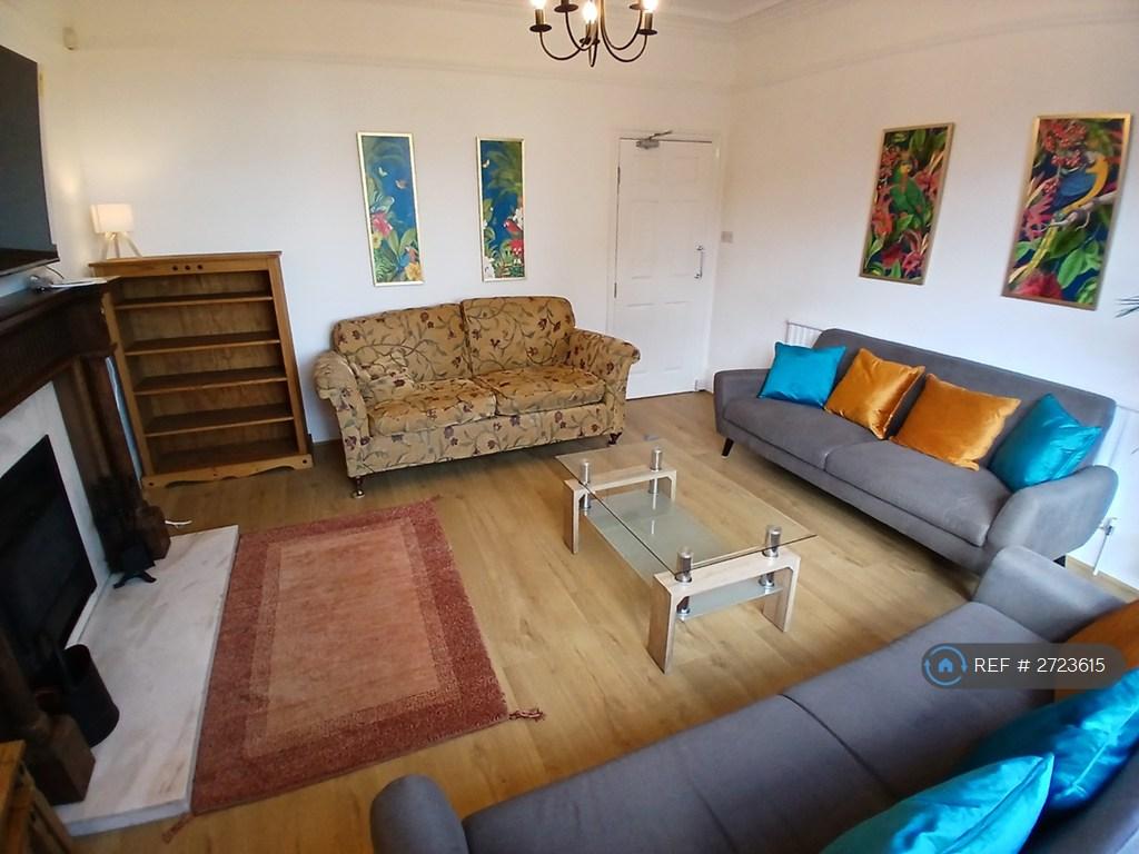 Sitting Room With Seating For 9