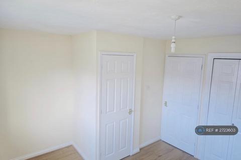 2 bedroom terraced house to rent, Stern Close, Barking, IG11