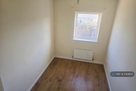 2 bedroom terraced house to rent, Stern Close, Barking, IG11