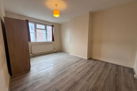 2 bedroom flat to rent, High Road Leyton, Leyton E10 6RF