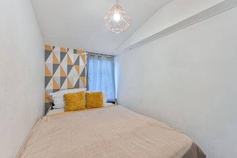 1 bedroom flat for sale, Mortlock Close, Peckham, London, SE15