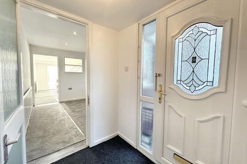 3 bedroom semi-detached house to rent, Preston Avenue, Manchester M30