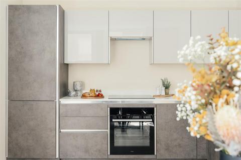 1 bedroom flat for sale, Chiswick High Road, W4