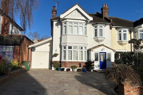 undefined, Deyncourt Gardens, Upminster RM14