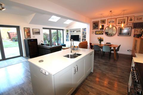 undefined, Deyncourt Gardens, Upminster RM14