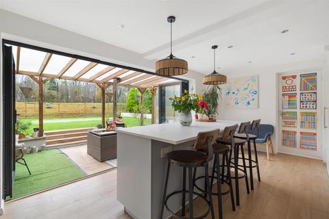 3 bedroom semi-detached house for sale, Barrow Close, Dorchester