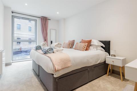 1 bedroom apartment to rent, East Quay Road, Poole